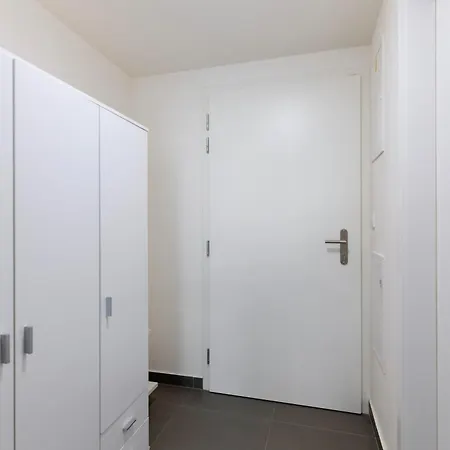 Lägenhet 200mb Wifi, Supermarket On-site, 12min Center
