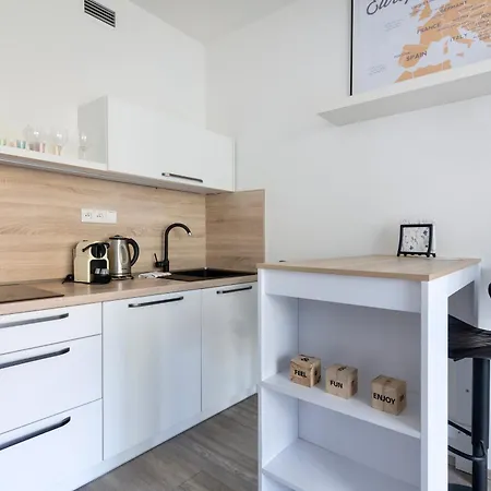 Appartamento 200mb Wifi, Supermarket On-site, 12min Center Praga